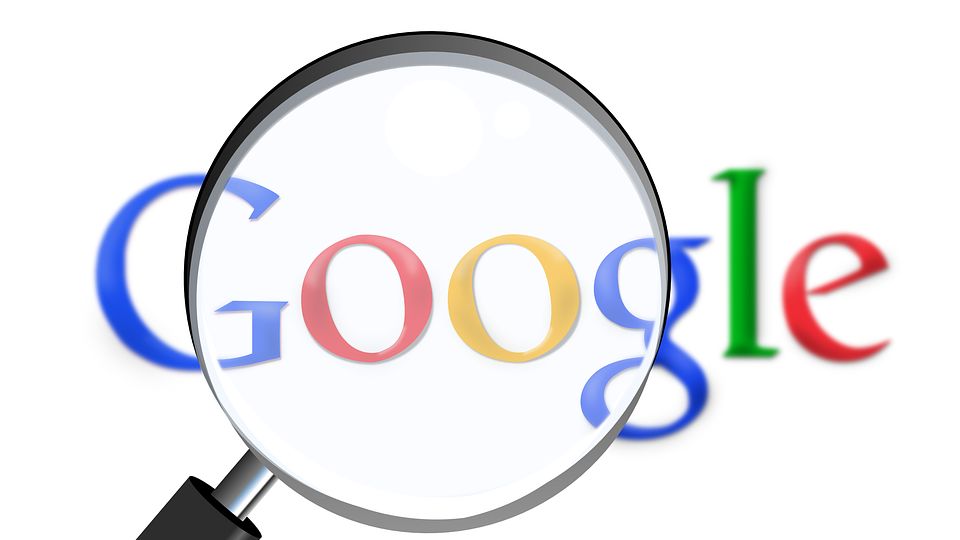 Google manipuluje s vyhledáváním, stěžuje si konkurenční platforma
